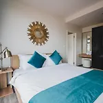 The Deck Patong 5 Star Apartment 巴东the Deck无边际海景泳池酒店