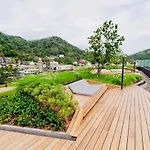 The Deck Patong 5 Star Apartment 巴东the Deck无边际海景泳池酒店